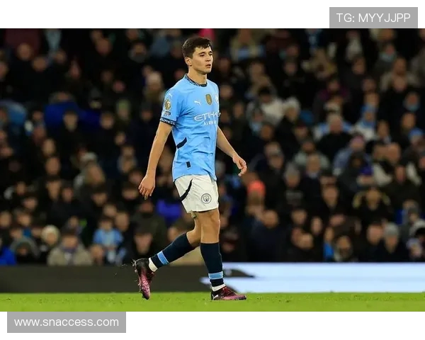 稳定出球典范邓克英超赛季千次传球成功率九成以上后防核心表现